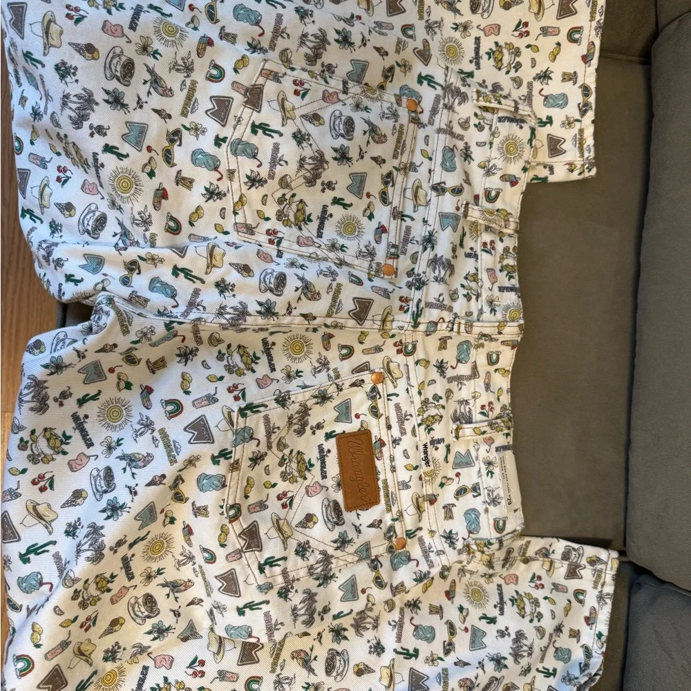 Wrangler White High-Rise Jeans with Multicolor Summer Icons - Picture 2 of 2